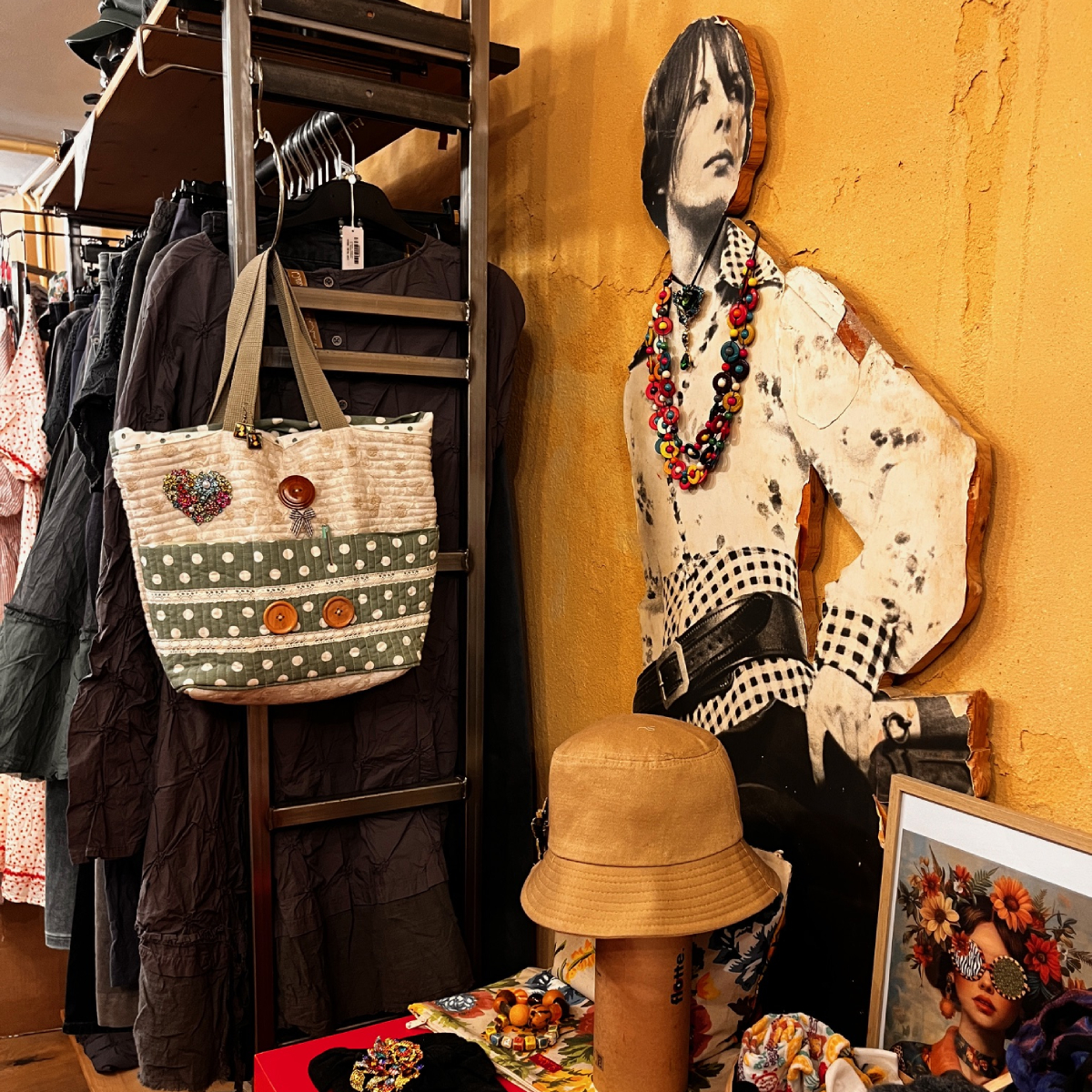 Intérieur de la boutique Calamity Jane — détails et ambiance de la boutique bohème